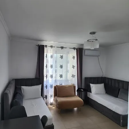 Klevis Apartament *
